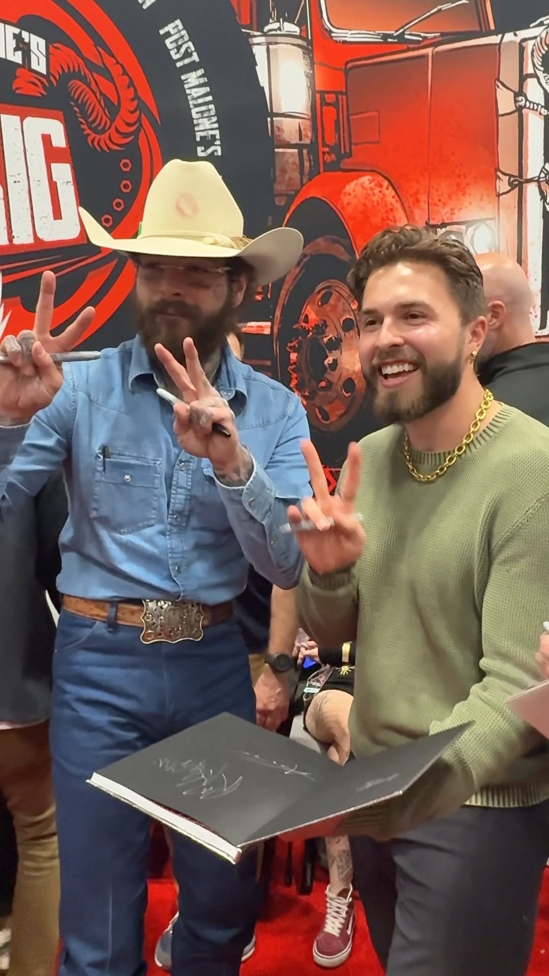 Post Malone’s BIG RIG hits NYCC — 25 tons, 18 wheels